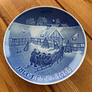 B&G Christmas Plate Kyobenhavn Denmark Blue Decor Arrival of Christmas Guests